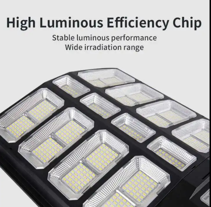 Lampadaires solaires LED d'extérieur tout-en-un 800 W avec détecteurs de mouvement et télécommandes pour un éclairage optimal