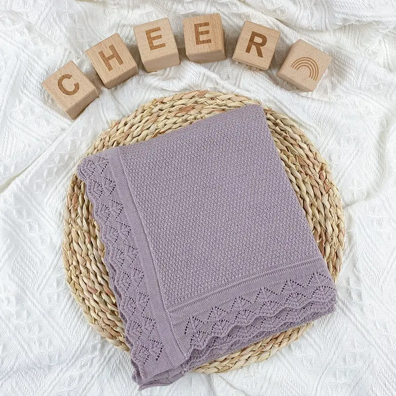 couverture de poussette en tricot violet clair
