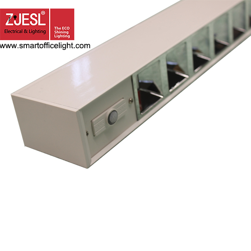 UGR<19 Réflecteur Contrôle Bluetooth lumière linéaire led, gradation Dali ou 0/1-10v.