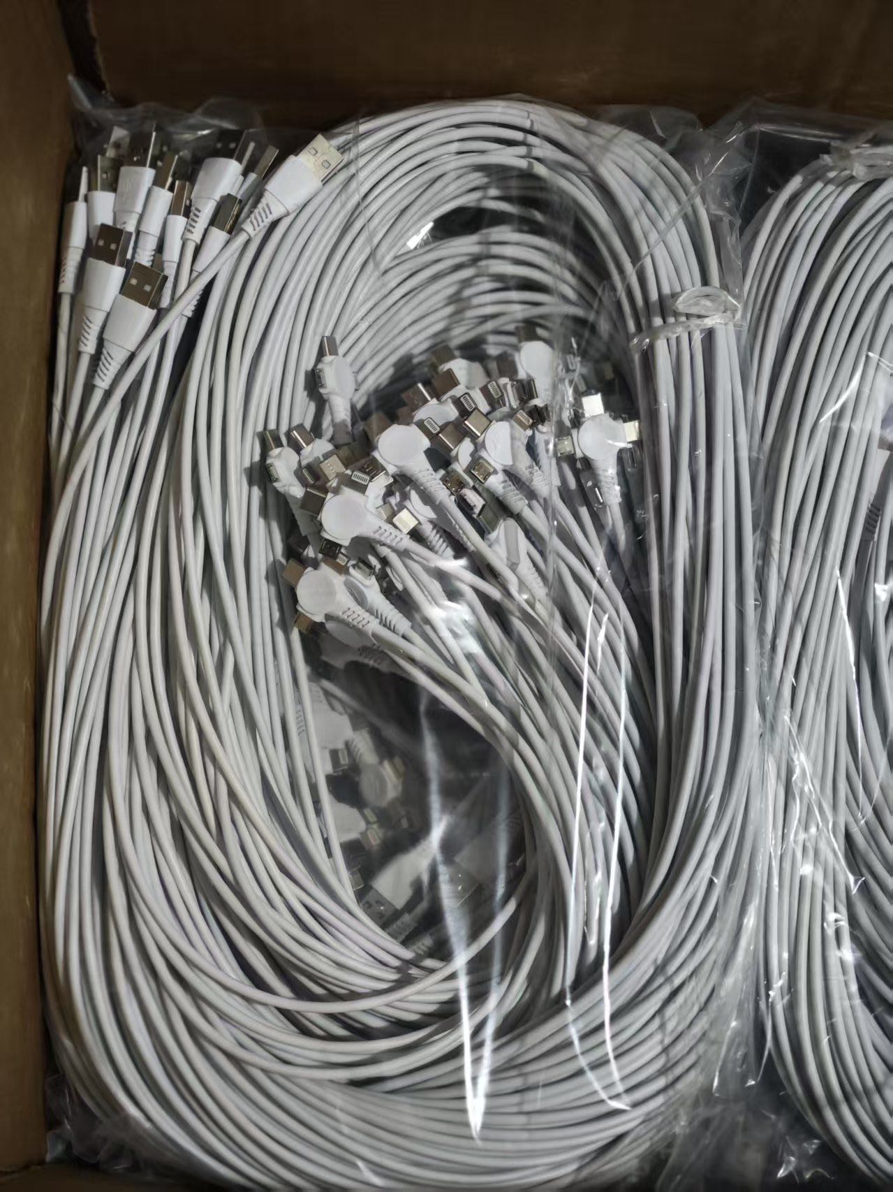 1.5m 1.5A Factory Wholesale 3 in 1 PVC Material Charging Cable for USB-V8 Type c Iph