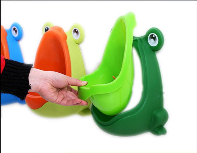 Foryee Cute Frog Potty Training Urinal for Boys with Funny Aiming Target - Blackish Green