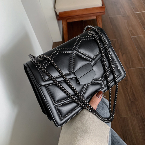Fashion Shoulder Bag with Metal Chain, PU Tofu Bags, 4 Colors Optional, Casual Flap Bags Handbag for Work, Party, Shopping