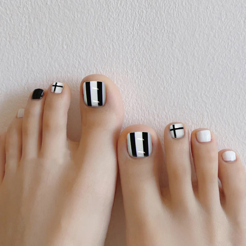 Striped black and white False Nails, 24Pcs Press on Nails, Full Cover Art Acrylic Fake Toenails for Women and Girls