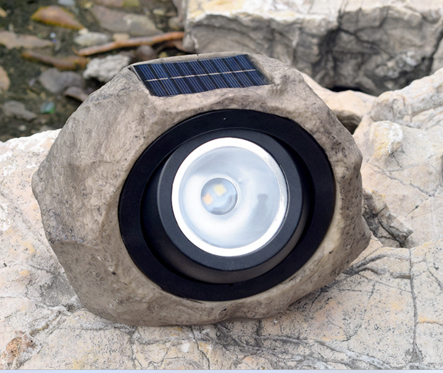 Embracing Advanced Solar Technology in Outdoor Lighting