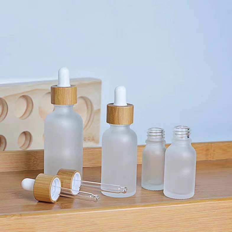 Customized Bamboo Lid Essential Oil Bottles Glass Dropper Bottle with Wooden Cap Cosmetic Empty