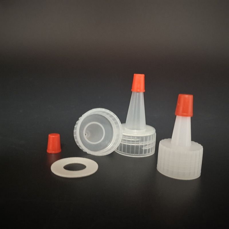 20/24/28/38 teeth plastic spout caps with an attached red tip for condiments, glues, paints, and modeling and craft activities