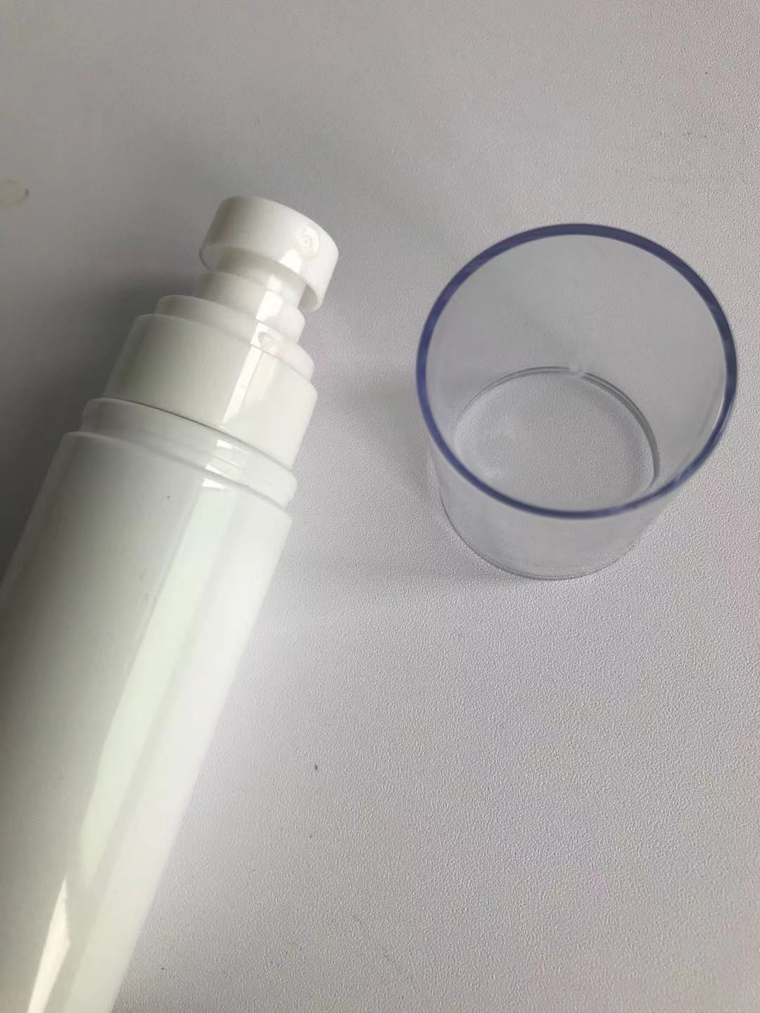 100ml Vacuum travel bottle perfume sample bottle high-end portable travel lotion foundation press bottle spray