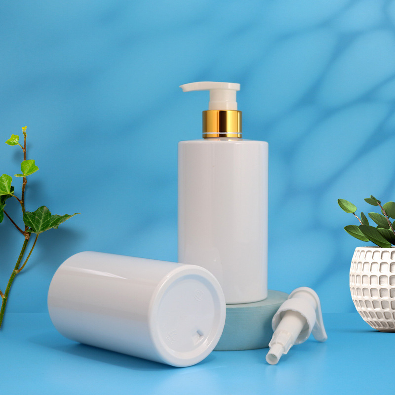 300ml short fat flat shoulder round bottle PET cylindrical bottle 24 teeth push pump head white shampoo bottle