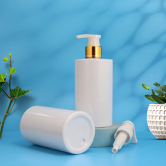 300ml short fat flat shoulder round bottle PET cylindrical bottle 24 teeth push pump head white shampoo bottle