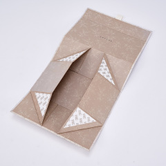 Folding box one piece high-end clothing folding packaging box book-shaped magnetic folding gift box
