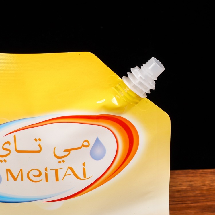 Printed portable self-standing nozzle laundry detergent packaging bag juice food bag supply free design