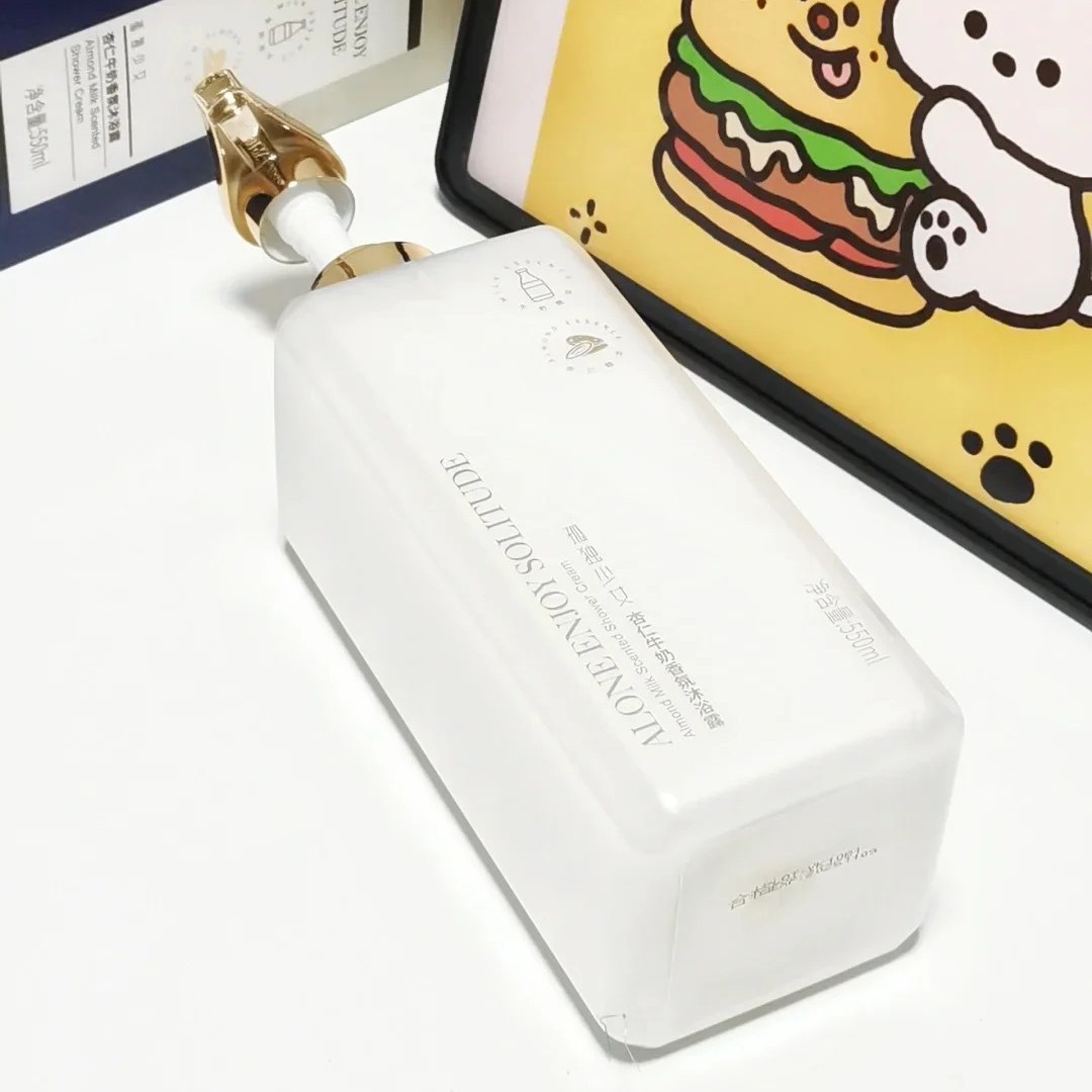 550ml Frosted White PET Square Bottle with Golden Pump
