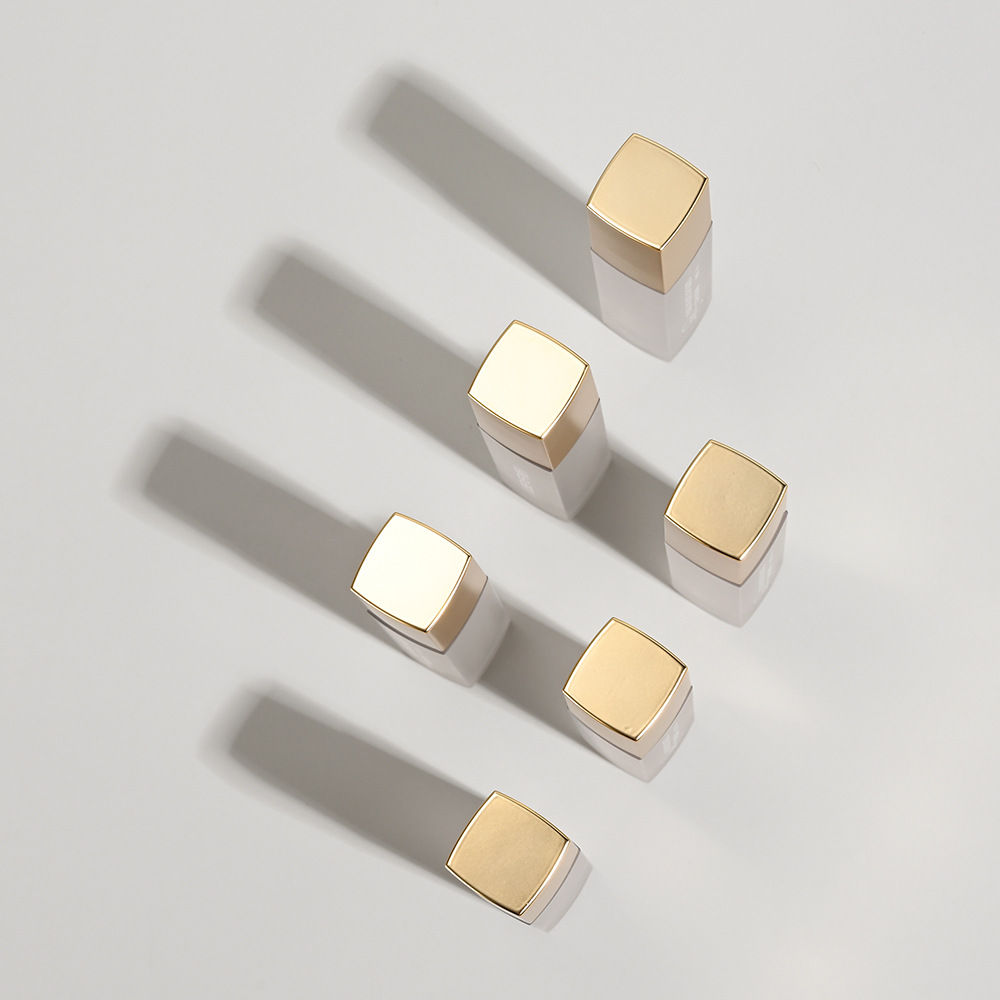 Custom high quality lip glaze tube concealer pen packaging square lip oil lipstick lip gloss tube with brush makeup packaging material