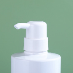 Manufacturer white 600ml shampoo bottle simple press plastic washing and care packaging material thickened homestay shampoo bottle