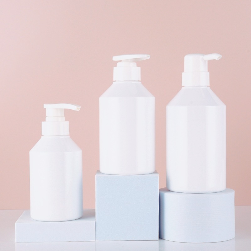 Manufacturer 400ml shampoo bottle simple plastic washing and care packaging material thickened white homestay bath shampoo bottle