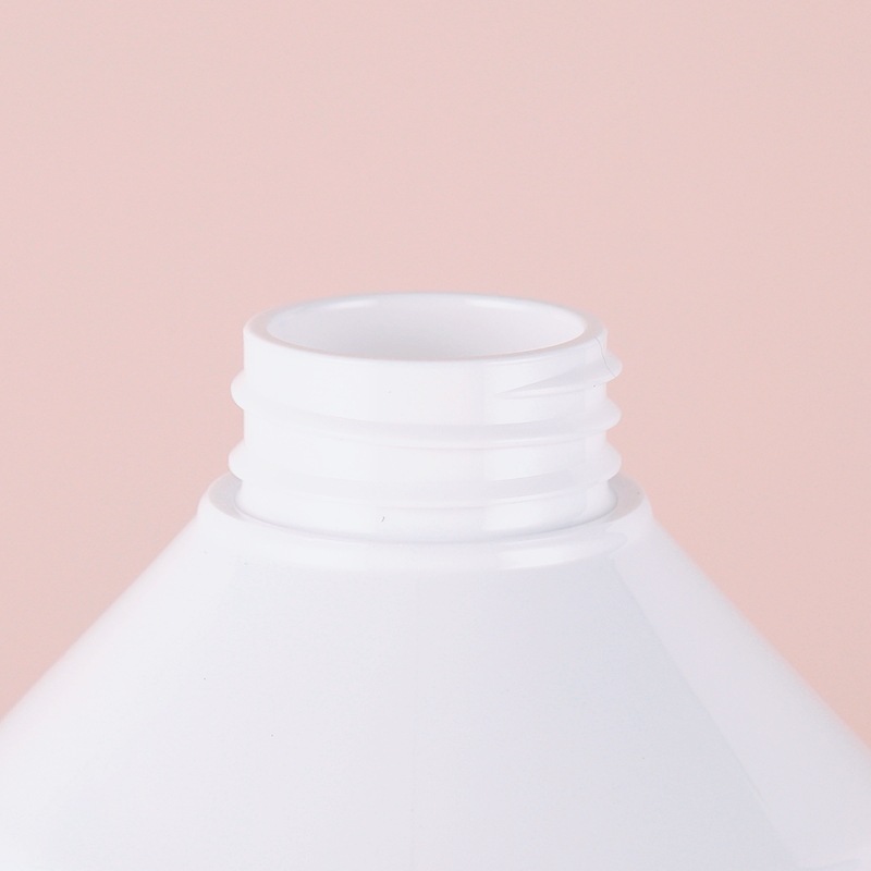 Manufacturer 400ml shampoo bottle simple plastic washing and care packaging material thickened white homestay bath shampoo bottle