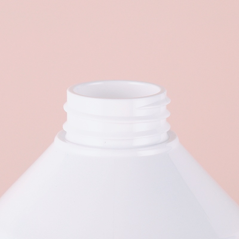 Manufacturer 400ml shampoo bottle simple plastic washing and care packaging material thickened white homestay bath shampoo bottle