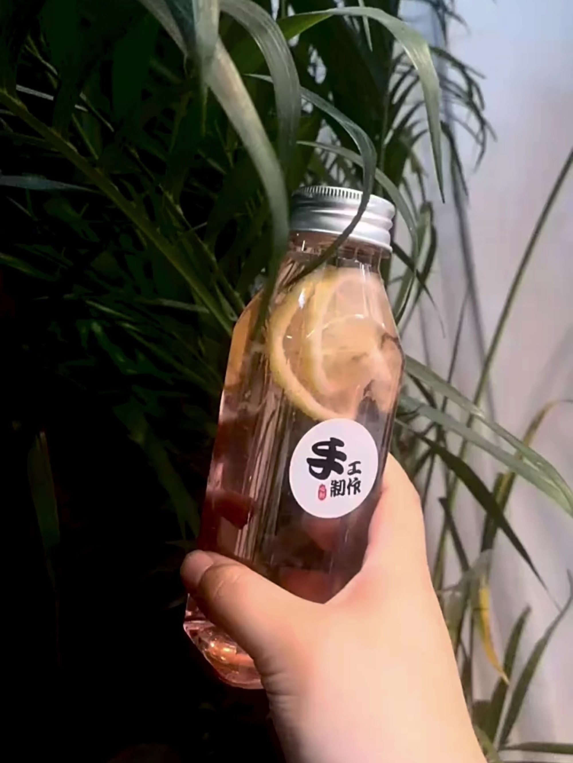 Wholesale 350ml oblique shoulder square bottle PET plastic transparent disposable juice beverage bottle net celebrity milk tea bottle packaging bottle