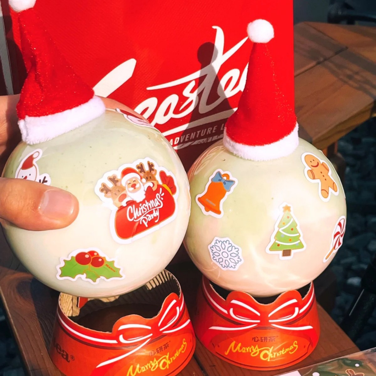Christmas ball bottle creative disposable Christmas juice milk tea cup food grade pet transparent plastic bottle