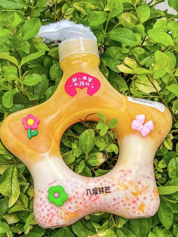 Five-pointed star donut bottle is here. Transparent plastic pet bottle has high value, cute shape and unique girly style.