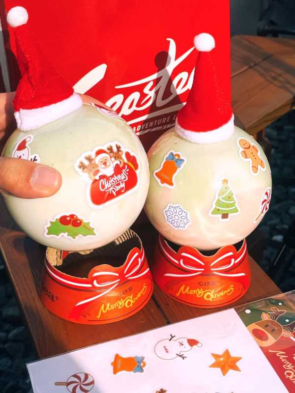Christmas spherical bottle creative disposable Christmas juice milk tea cup pet380ml food grade plastic bottle customization
