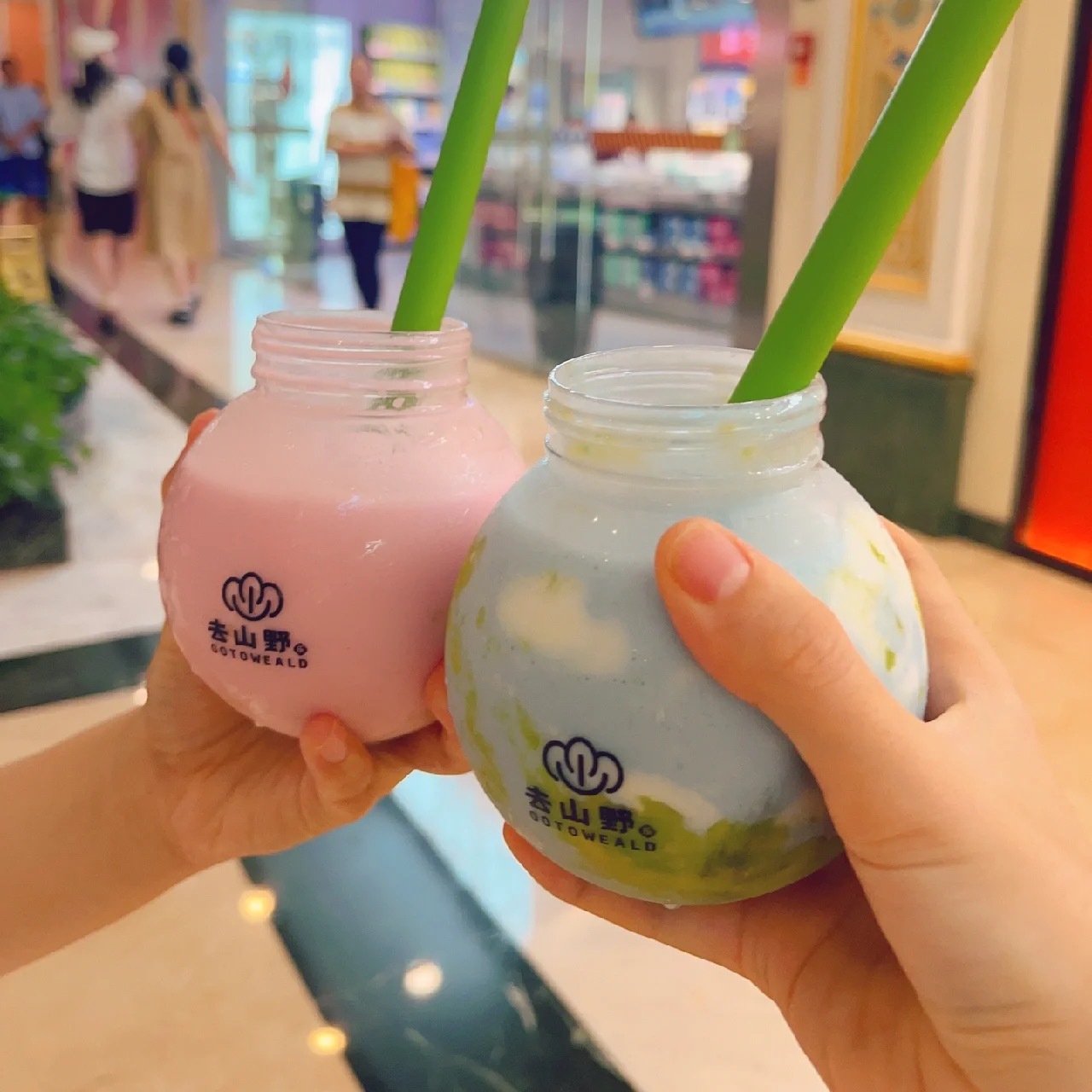 High-value globe bottle transparent disposable plastic bottle pet ball bottle Christmas packaging spot wholesale