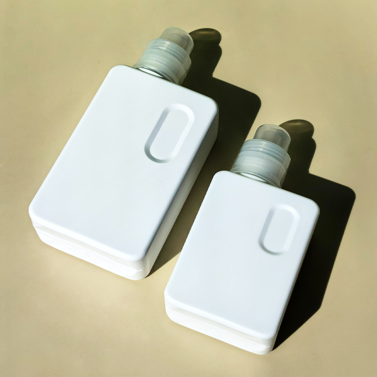 Factory-made 300ML 500ML HDPE square laundry detergent bottles for daily chemical packaging. Customizable colors and logos