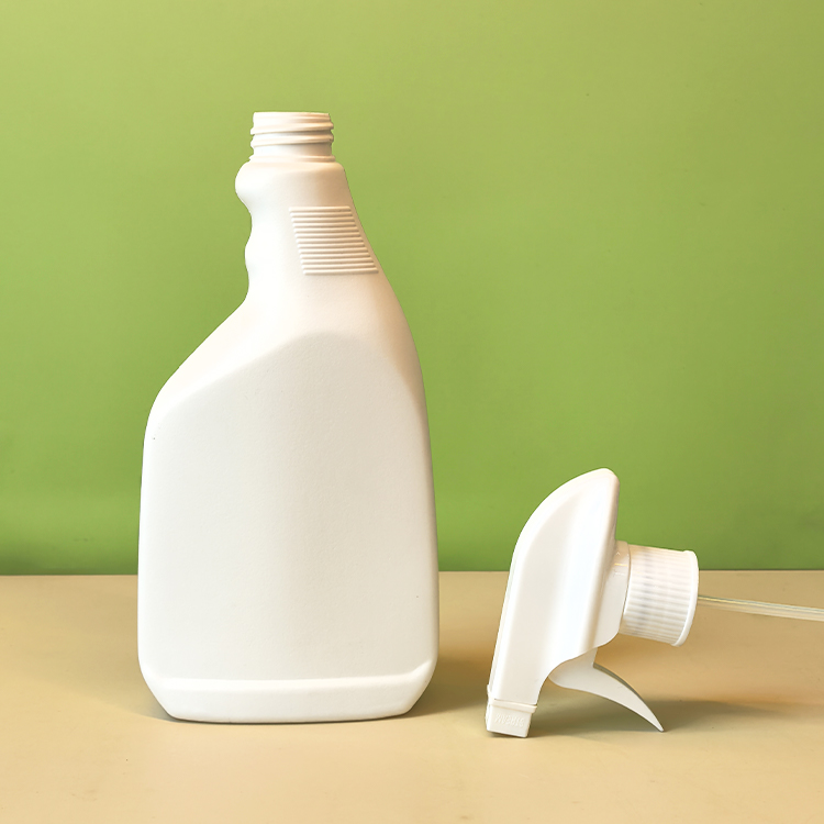 Manufacturers wholesale 500ml spray bottle thickened PE plastic 28-mouth packaging bottle