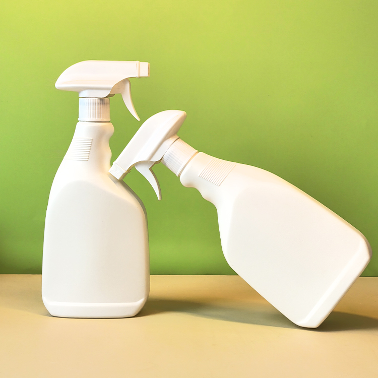 Manufacturers wholesale 500ml spray bottle thickened PE plastic 28-mouth packaging bottle