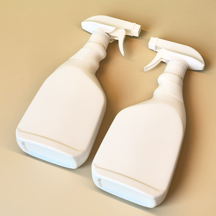 Manufacturers wholesale 500ml spray bottle thickened PE plastic 28-mouth packaging bottle