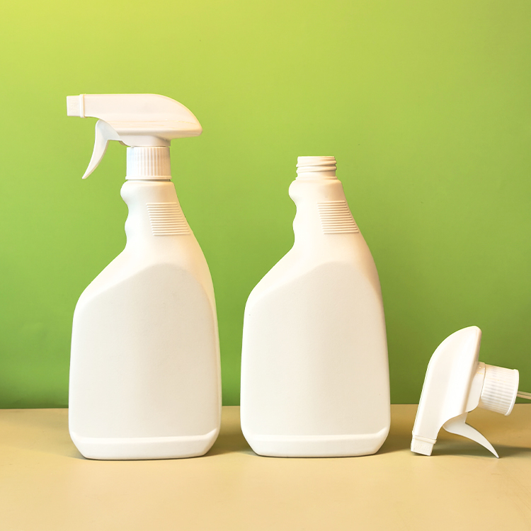 Manufacturers wholesale 500ml spray bottle thickened PE plastic 28-mouth packaging bottle