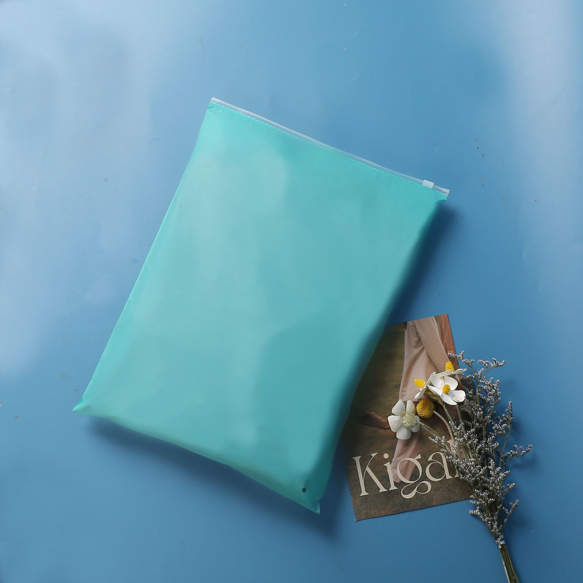 Colored courier bags portable PE thickened waterproof clothing packaging bags logistics courier bags destruction bags wholesale