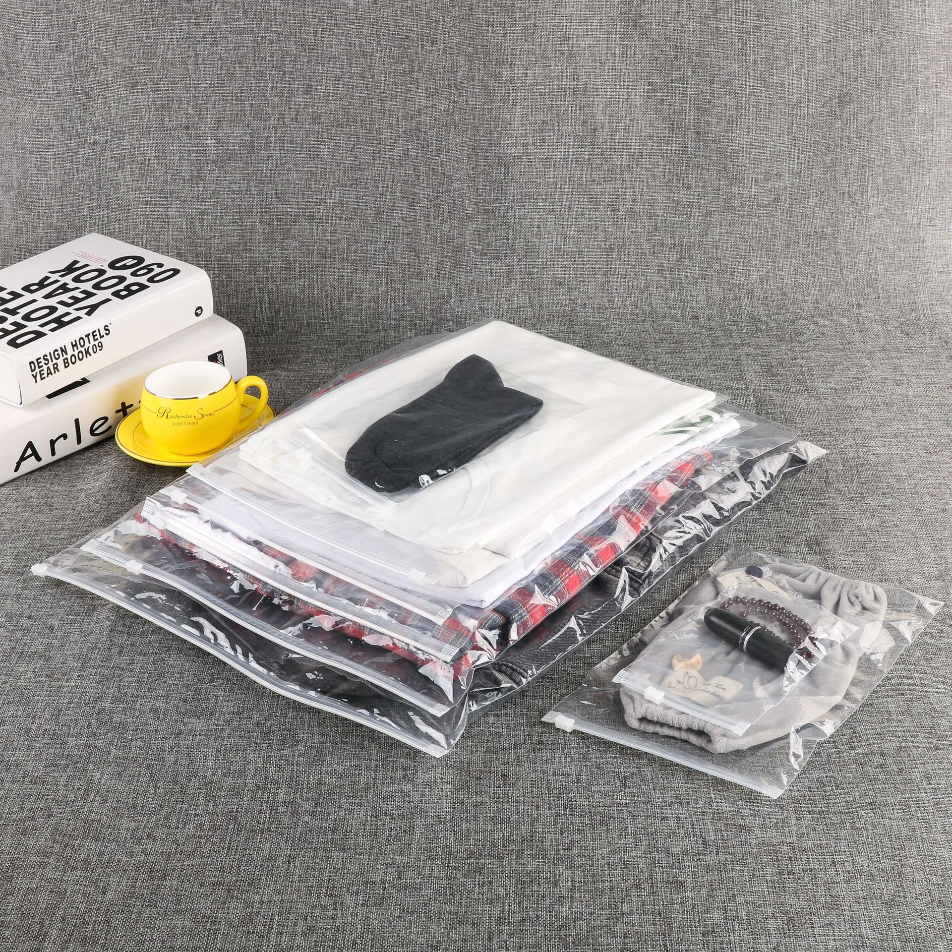 Colored courier bags portable PE thickened waterproof clothing packaging bags logistics courier bags destruction bags wholesale