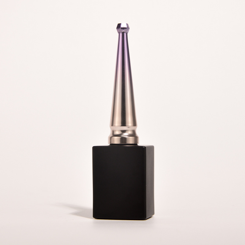 Factory direct sales of 15ml matte black nail polish bottles. Empty bottles in various styles.