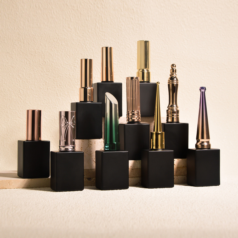 Factory wholesale empty gel nail polish bottles, black glass nail polish bottles, paintable with top caps.