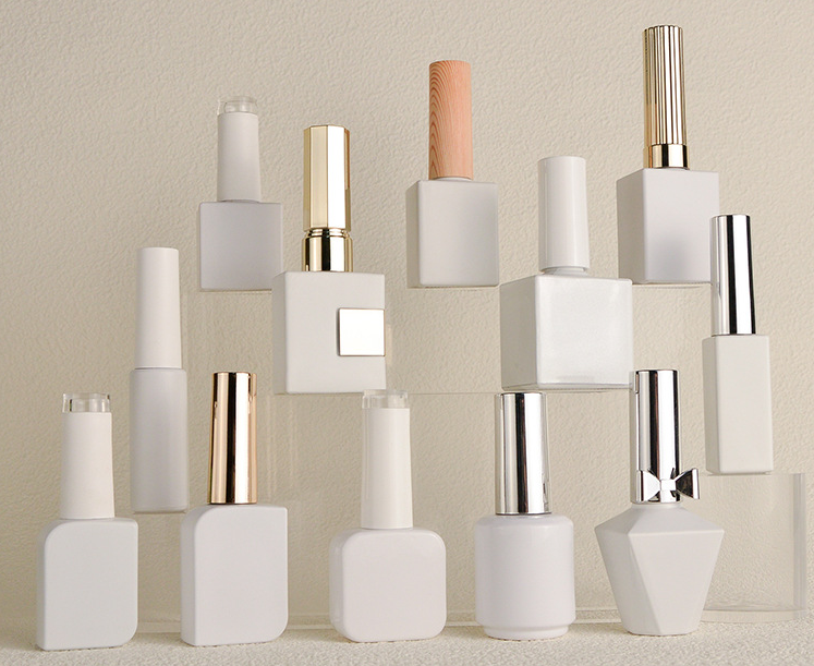 Nail polish bottles available: square bottles, 10ml and 15ml, light-proof empty nail polish bottles.