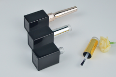 Factory wholesale empty gel nail polish bottles, black glass nail polish bottles, paintable with top caps.