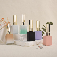 Factory wholesale empty gel nail polish bottles, black glass nail polish bottles, paintable with top caps.