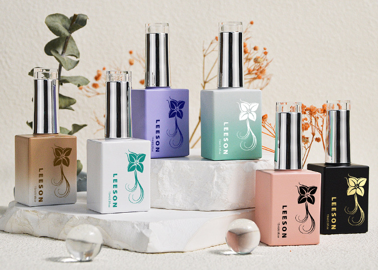 Nail polish bottles available: square bottles, 10ml and 15ml, light-proof empty nail polish bottles.