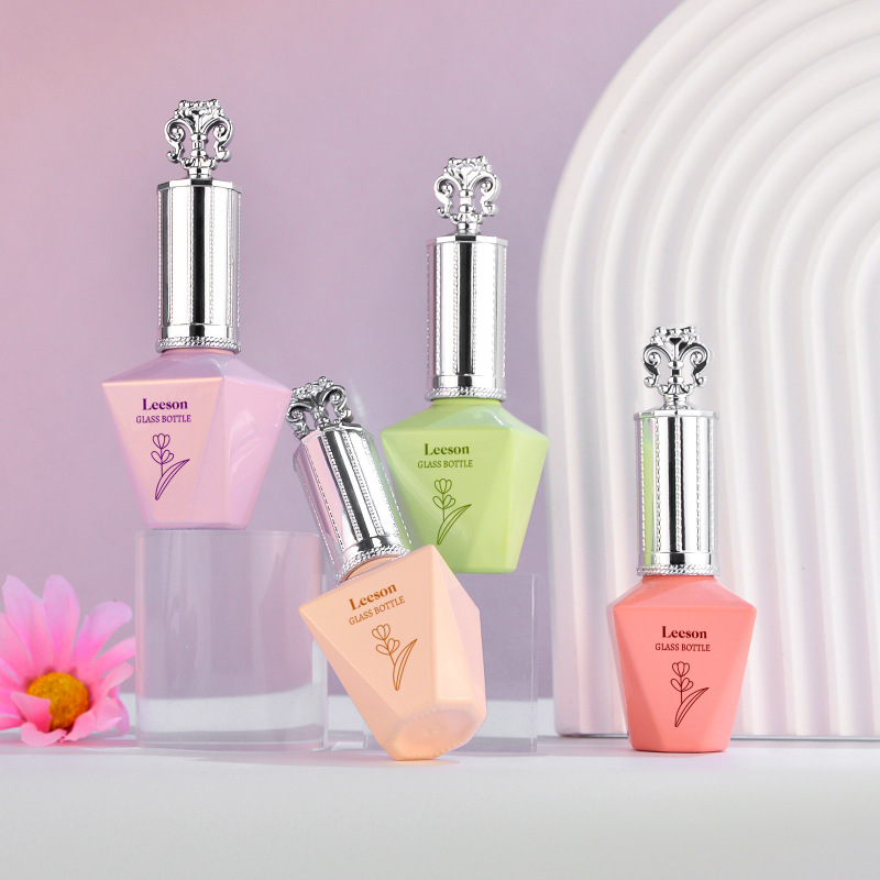 Factory wholesale of new 13ml gel nail polish empty bottles, black and white nail polish bottles, base coat and top coat refill empty bottles.