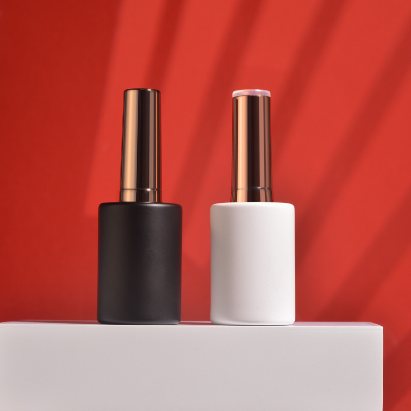 Customized large-capacity nail polish bottle, 40ml empty bottle, black or white light-proof gel glass bottle.