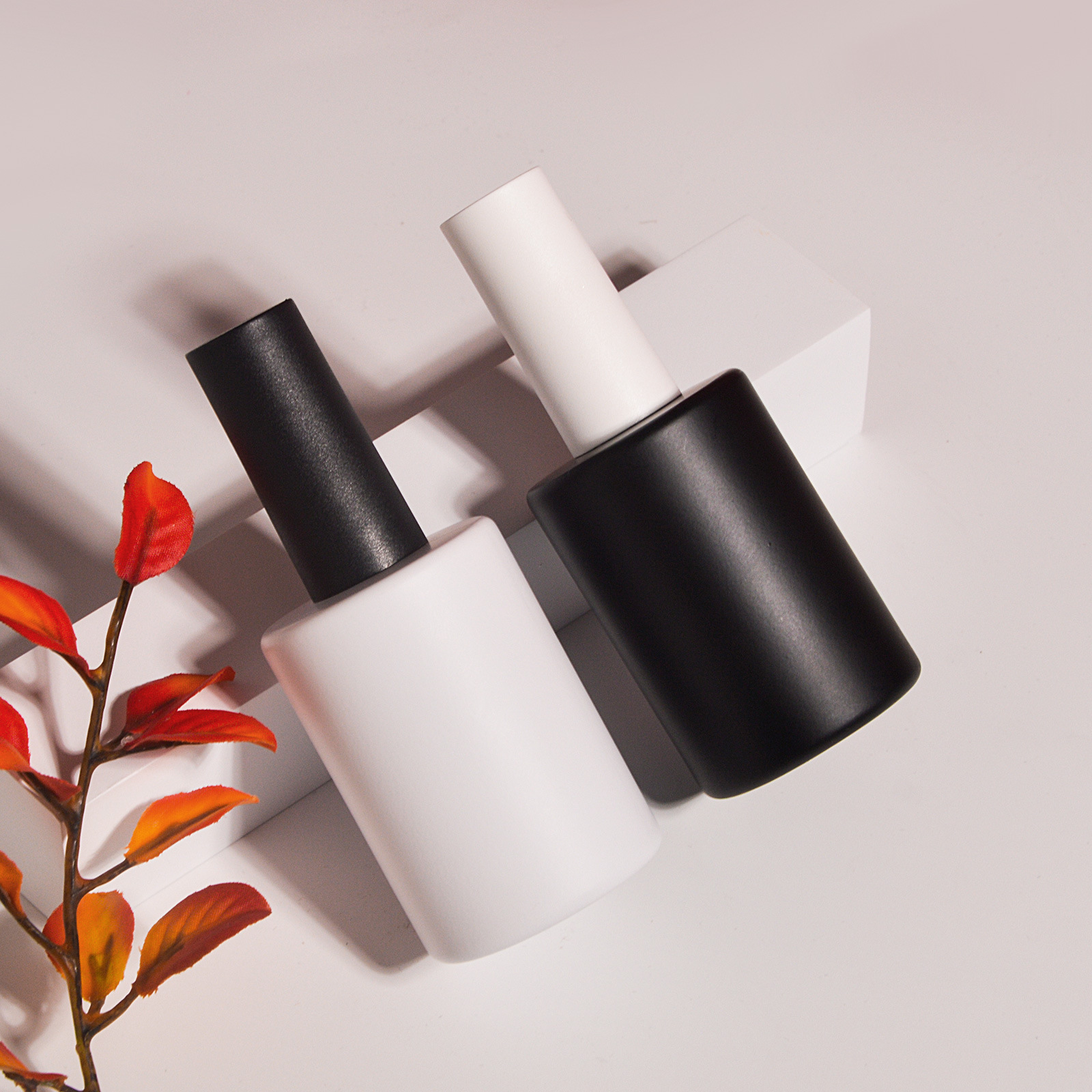 Customized large-capacity nail polish bottle, 40ml empty bottle, black or white light-proof gel glass bottle.