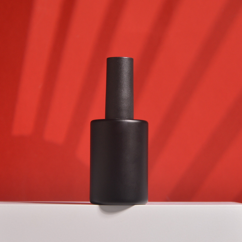 Customized large-capacity nail polish bottle, 40ml empty bottle, black or white light-proof gel glass bottle.