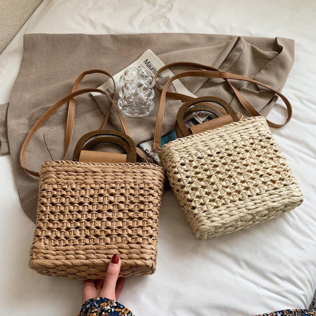 OOVOV Straw Handbags For Women Handwoven Square Rattan Bags Natural Chic Summer Beach Tote Woven Handle Shoulder Bag