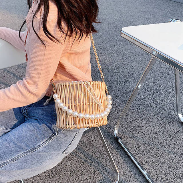 OOVOV Summer Beach Rattan Bag for Women Basket Circle Crossbody Handwoven Purse Clutch Vacation Pearl Totes Bag