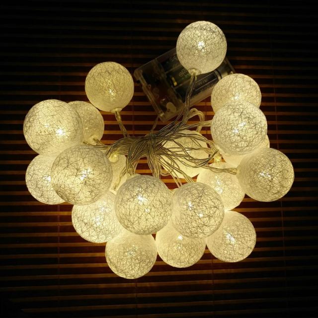 OOVOV Cotton Balls Fairy Lights Battery Operated 10 LEDs Wool Balls String Light 1.6 Meter Warm White Light String for Bedroom Party Indoor Wedding Fe