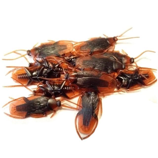 OOVOV 12pcs Halloween Fake Cockroach Halloween Party Decoration Trick Props Artificial Roach Bug Party Supplies Kids Favor