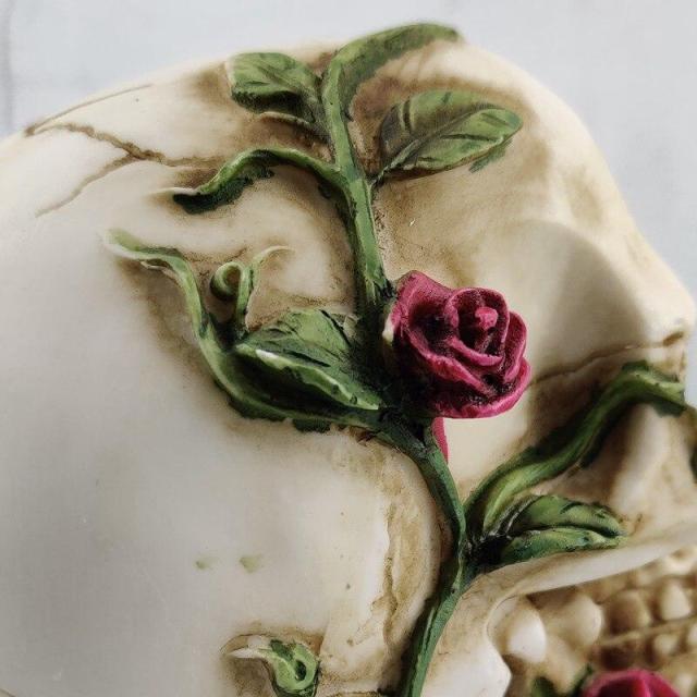 OOVOV Rose Skull Statue Resin Crafts Animal Skull  Props Bar Counter Home Decoration Sculpture Gifts  Halloween Decoration