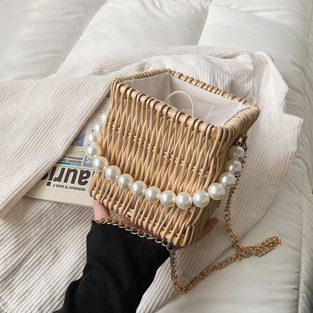 OOVOV Summer Beach Rattan Bag for Women Basket Circle Crossbody Handwoven Purse Clutch Vacation Pearl Totes Bag