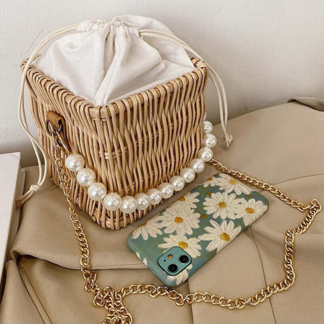 OOVOV Summer Beach Rattan Bag for Women Basket Circle Crossbody Handwoven Purse Clutch Vacation Pearl Totes Bag